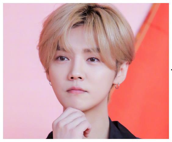 娱乐吃瓜男明星做头发,吃瓜群众揭秘男明星发型大变脸